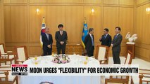 President Moon holds lunch meeting with economic aides to discuss S. Korea's circumstances