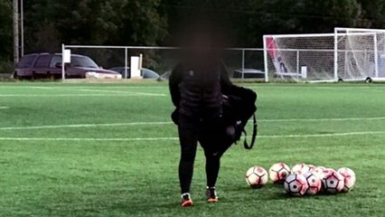 축구부 감독, 선수들 눈에 비비탄 쏘고 장학금 갈취 / YTN