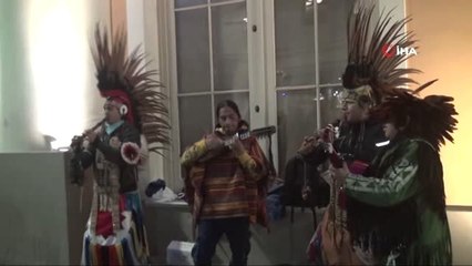 Kızılderili Müzisyenler Vatandaşların İlgi Odağı Oldu