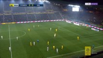 لقطة: الدوري الفرنسي: لاعبو نانت يوقفون مباراتهم أمام سانت إتيان في الدقيقة الـ9 تخليدًا لذكرى سالا