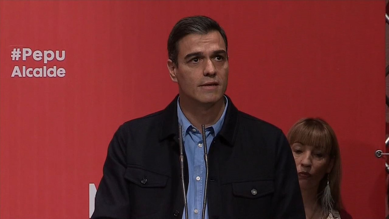 Pedro Sánchez presenta a Pepu Hernández como precandidato en Madrid.