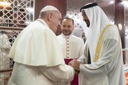 لحظة وصول البابا فرنسيس الإمارات لحضور 