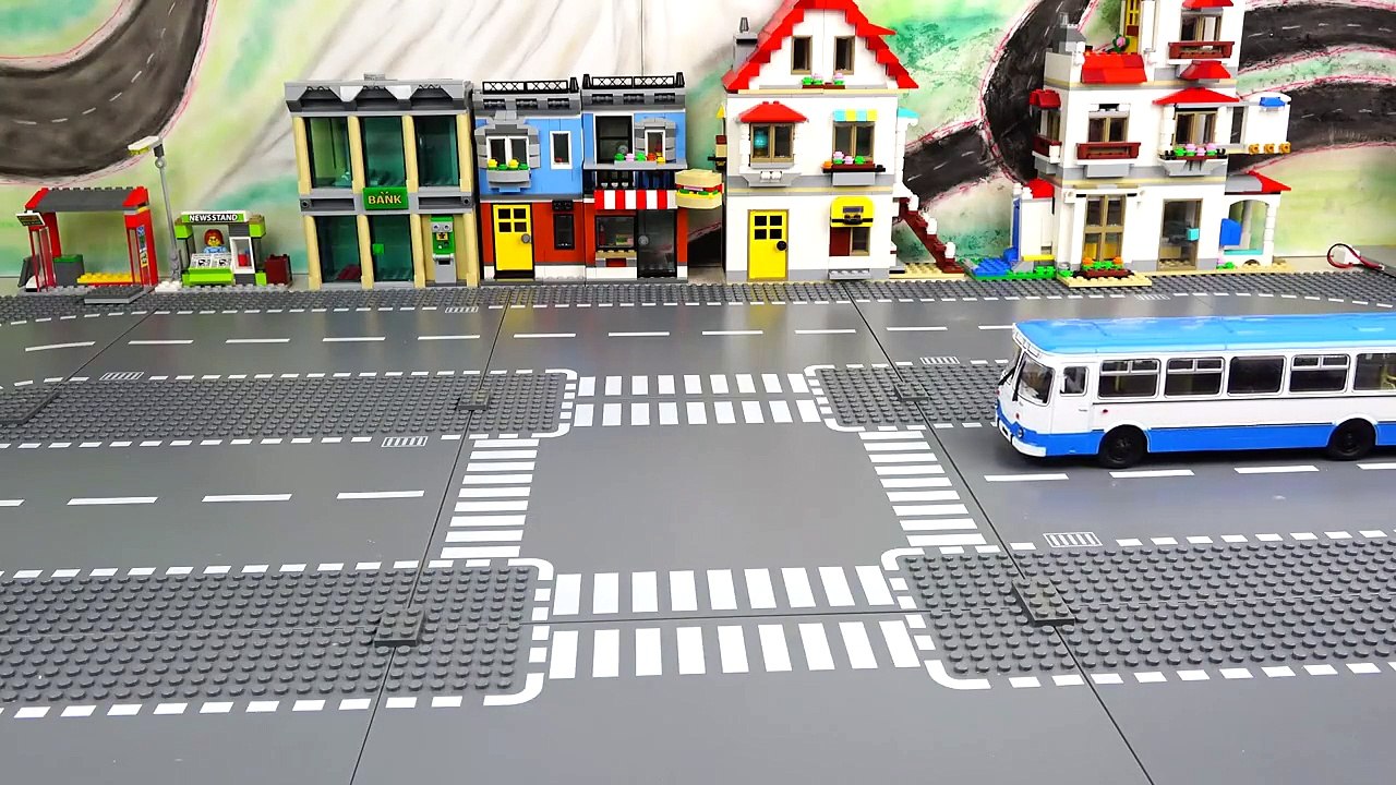 Cars vs Bus Race in the city. by kids video official