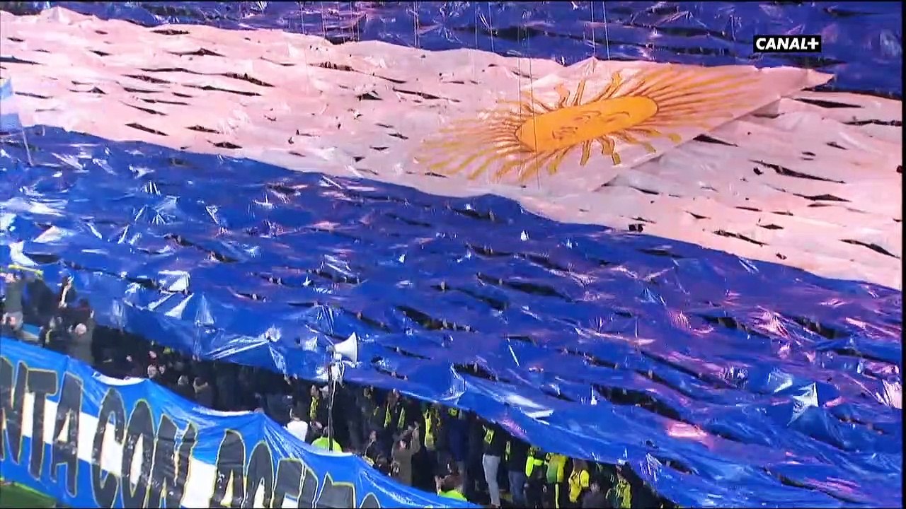 Ligue 1 Conforama - 22ème journée - Nantes  Saint-Etienne  L'entrée émouvante des joueurs