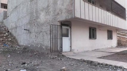 Kimsesiz Çiftin, Zorlu Yaşam Mücadelesi