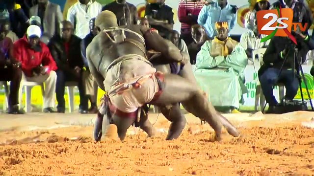 BALLA GAYE 2 COMMENTE SON COMBAT VS MODOU LO