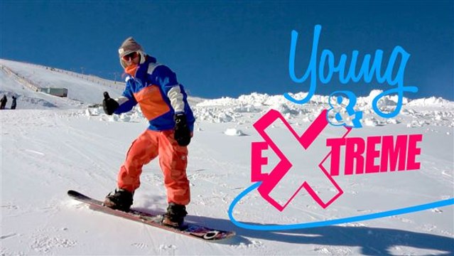 O snowboarder: subindo entre montanhas geladas