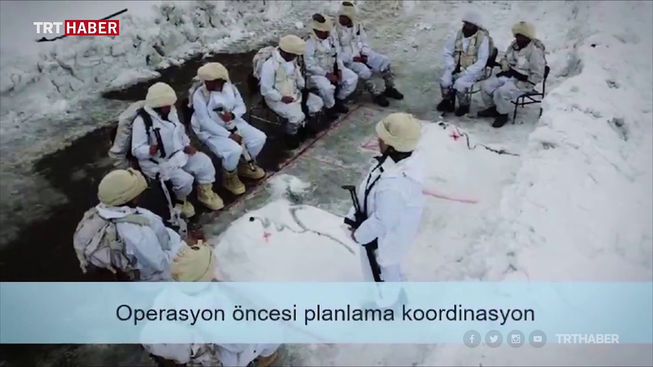 Komandolar karlı dağlarda terörle mücadeleye devam ediyor