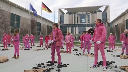 Greenpeace-tüntetés Merkel hivatala előtt