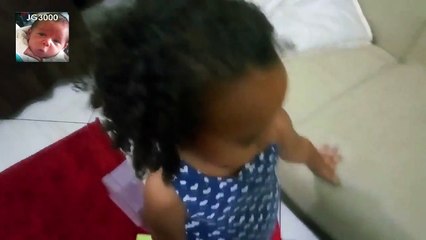 Bebê brincando de ESCONDE-ESCONDE com sobrinha!