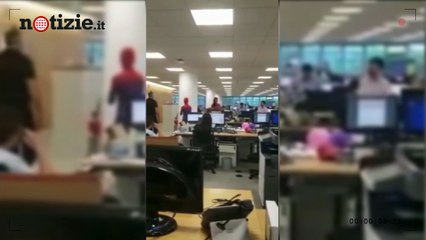 Dopo il licenziamento si presenta in ufficio vestito da Spiderman | Notizie.it