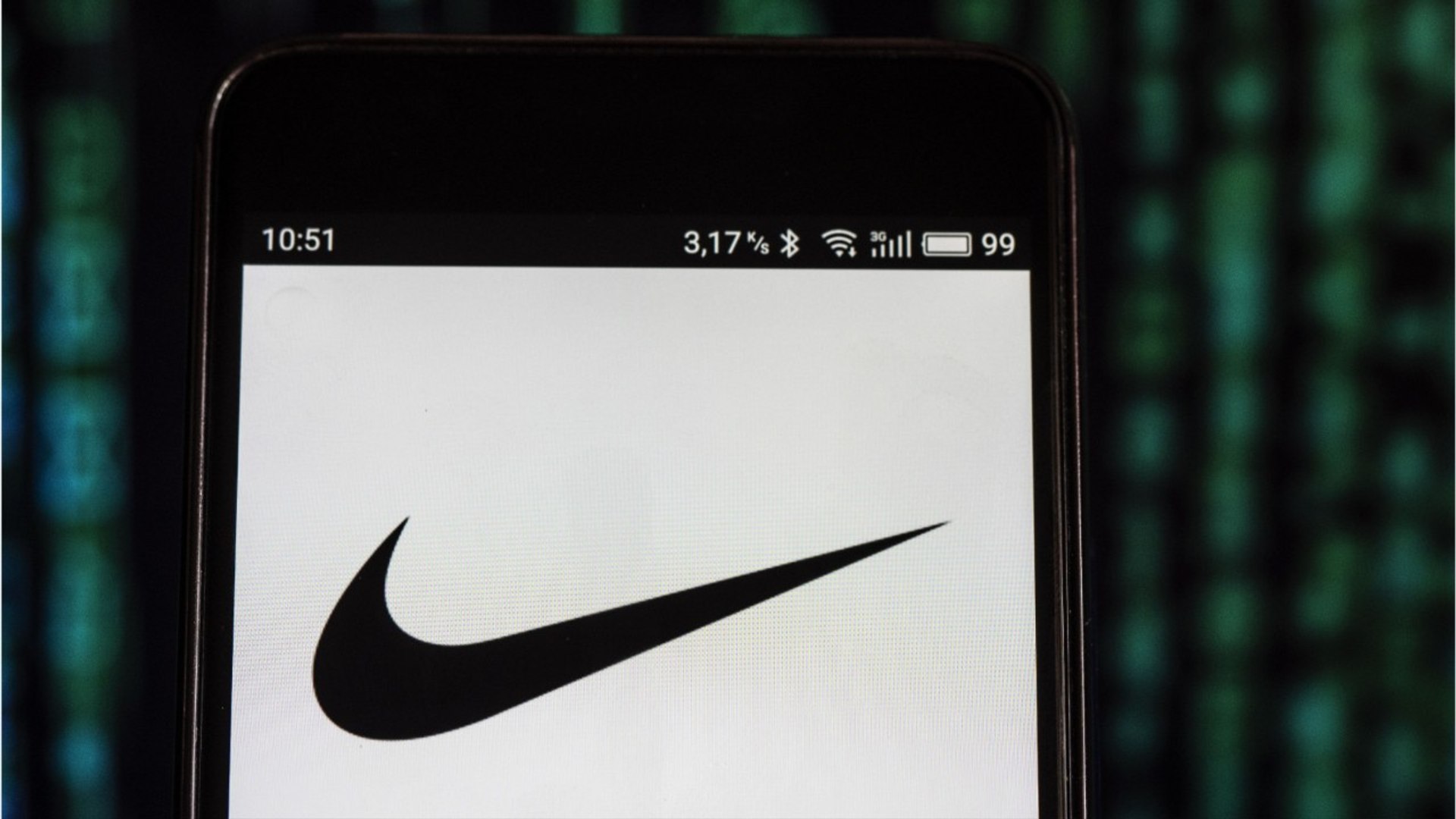 Nike Air Max Faces Backlash For Logo Looking Like Arabic Script Nike Air Max Faces Backlash For Logo Looking Like Arabic Script