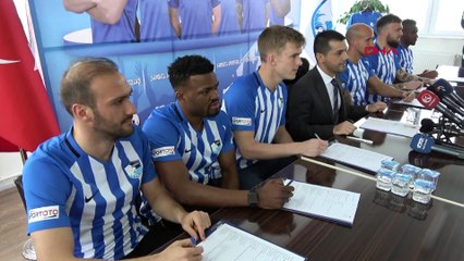 Erzurumspor, 6 yeni transferine imza töreni düzenledi