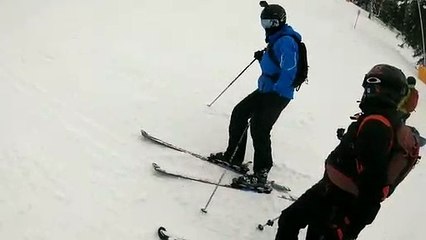 Download Video: Ski : elle dévale la piste sur le dos et ne s'arrête pas !