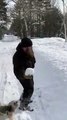 La tête de ces chiens qui cherchent une balle.. en neige dans la neige !