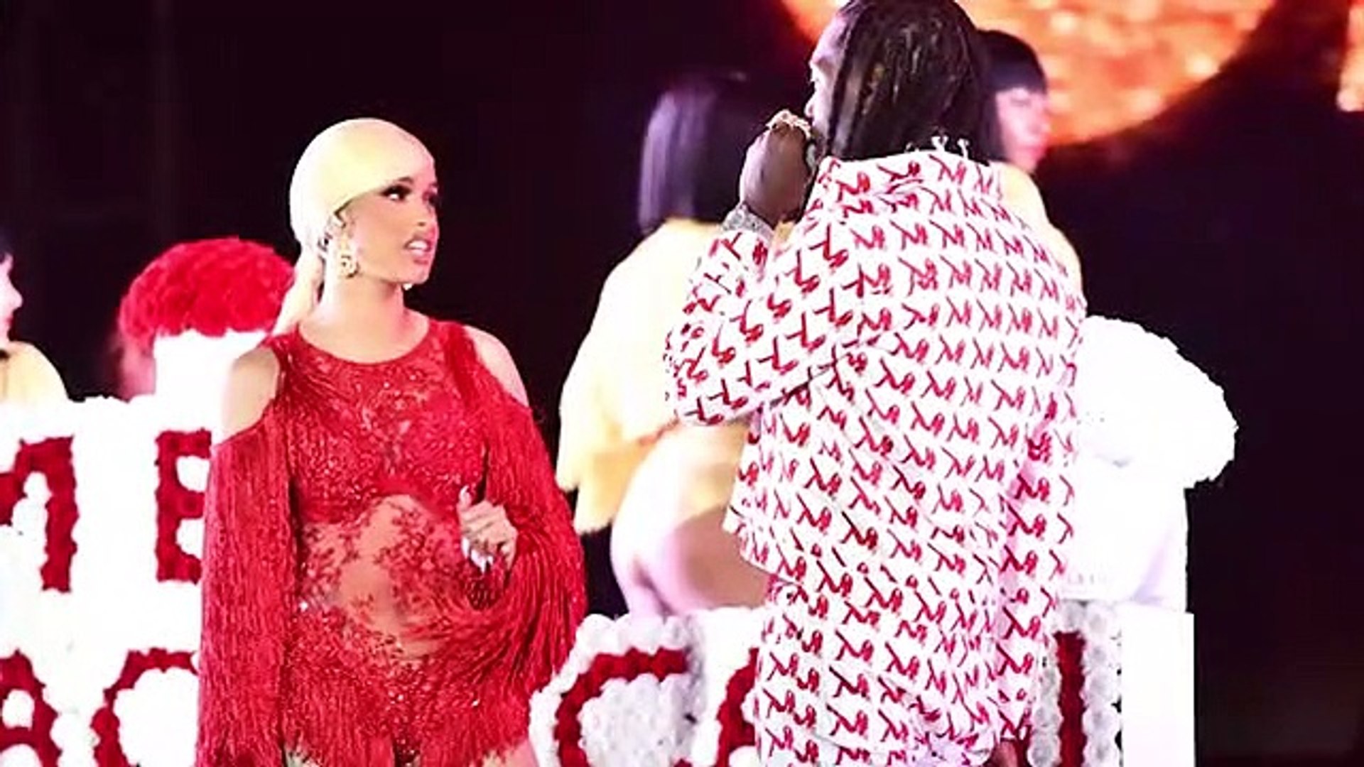 ⁣Cardi B & Offset OFFICIALLY Back Together!