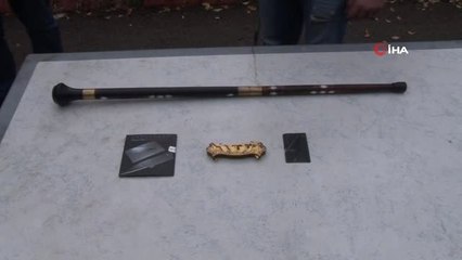 Baston ve Kartvizit Bıçak Polisi Bile Şaşkına Çevirdi