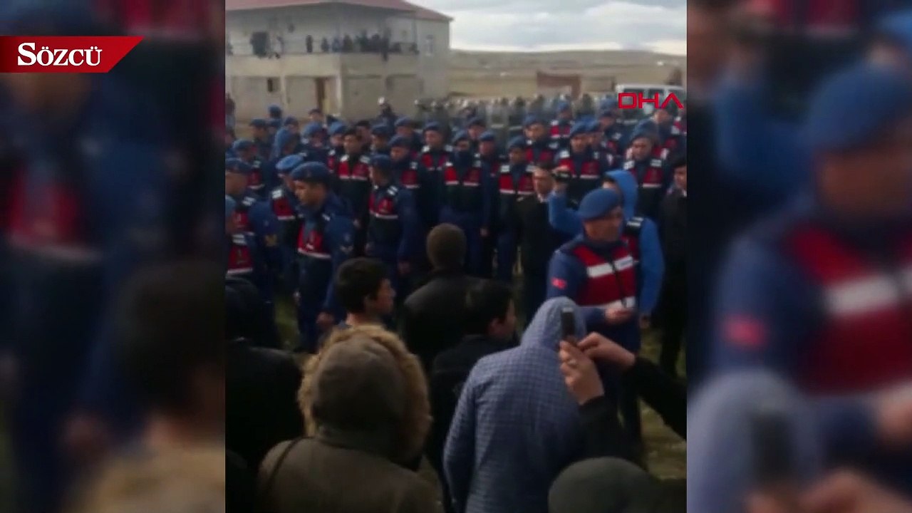 Taş ocağı kamyonlarına tepki! Köylüler yol kapattı