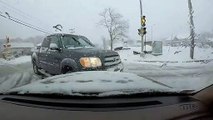 Un conducteur devient fou après s'être fait couper la route ! Road Rage