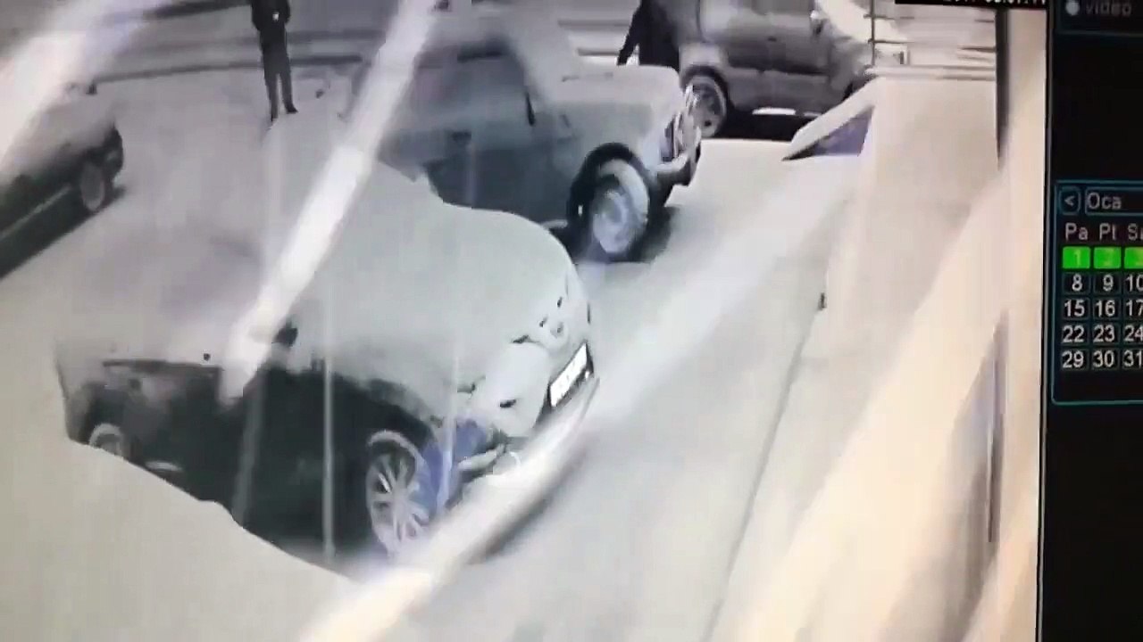 La bonne idée de marcher en talon dans la neige - Gamelles sur gamelles!