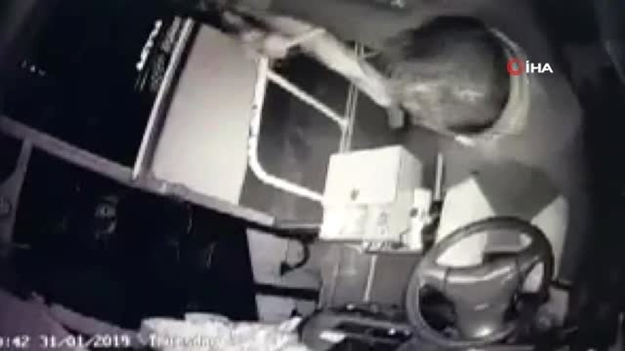 Otobüs Şoförü Yolcusu Tarafından Bıçaklandı... O Anlar Kamerada