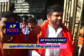 నాగార్జున తిరుమల సందడి చుడండి _ Nagarjuna VIsits Tirumala - AP Politics Daily