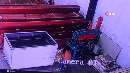 Boşanma Aşamasındaki Kocasının İş Yerini Yaktı...o Anlar Kamerada