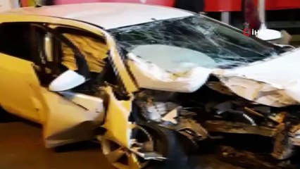 Kontrolden çıkan otomobil direğe çarparak savruldu: 2 yaralı