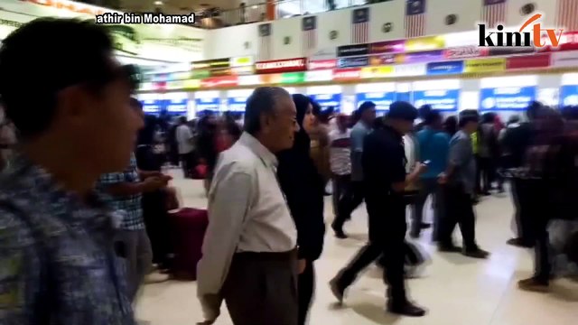 Dr M 'terjah' TBS, ambil gambar keadaan sekeliling