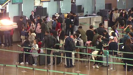 귀성 대신 해외여행...이 시각 인천공항 / YTN