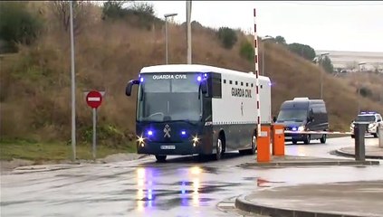 Los 9 presos independentistas viajan ya hacia Madrid