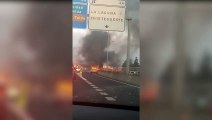 Un coche se incendia en plena carretera en Tenerife