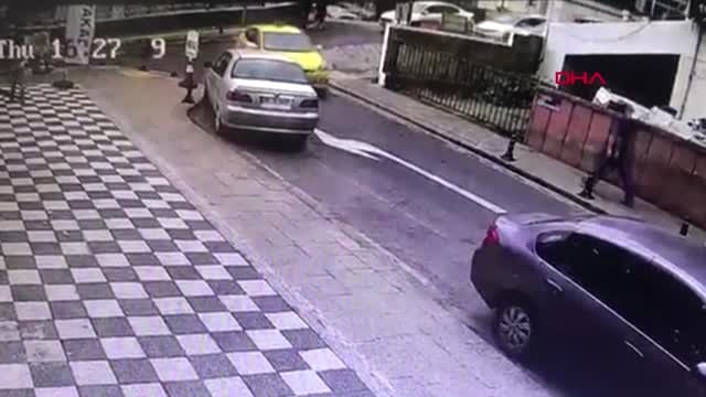 Pendik'te Tapu Dairesi Önünde Kapkaç