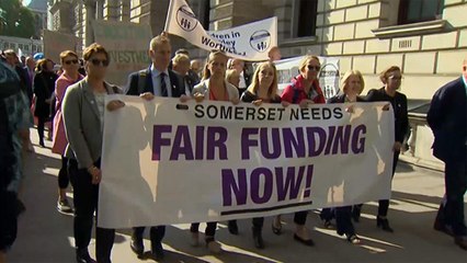 مهنة التعليم أصبحت طاردة للمعلمين ببريطانيا.. ما الأسباب؟