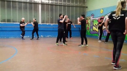 Séance d'entraînement de Krav maga en Mayenne