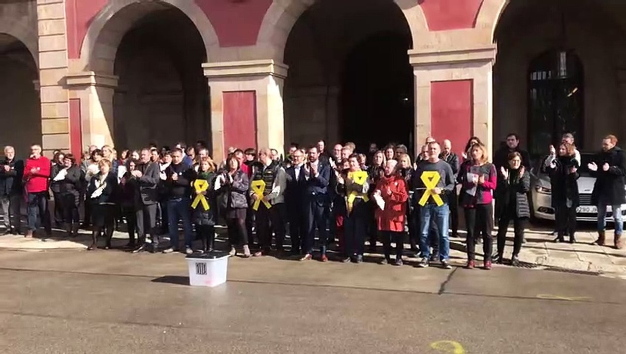 Concentració a l'exterior del parlament de supo...