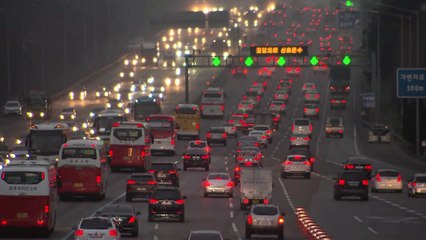 고향으로 해외로...서울역·인천공항 북새통 / YTN