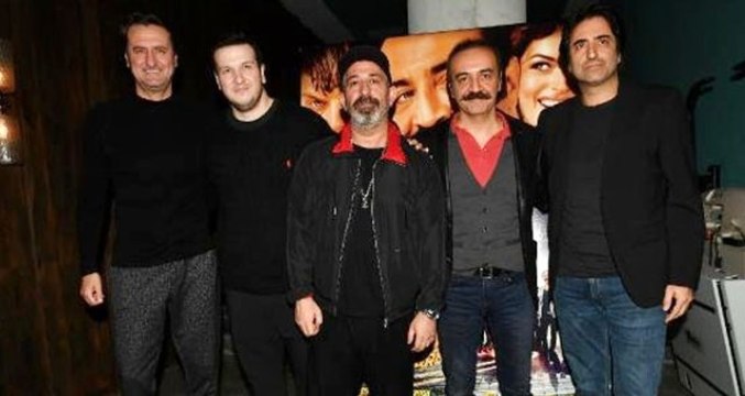 Türk Sinemasının Usta İsimleri, Yılmaz Erdoğan'ı Organize İşler Sazan Sarmalı Filminin Özel Gösteriminde Yalnız Bırakmadı