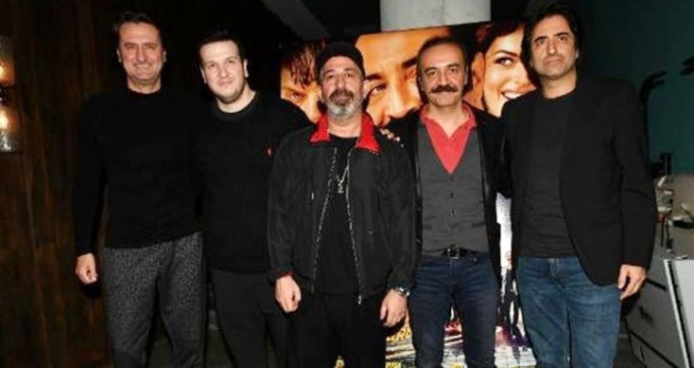 Türk Sinemasının Usta İsimleri, Yılmaz Erdoğan'ı Organize İşler Sazan Sarmalı Filminin Özel Gösteriminde Yalnız Bırakmadı