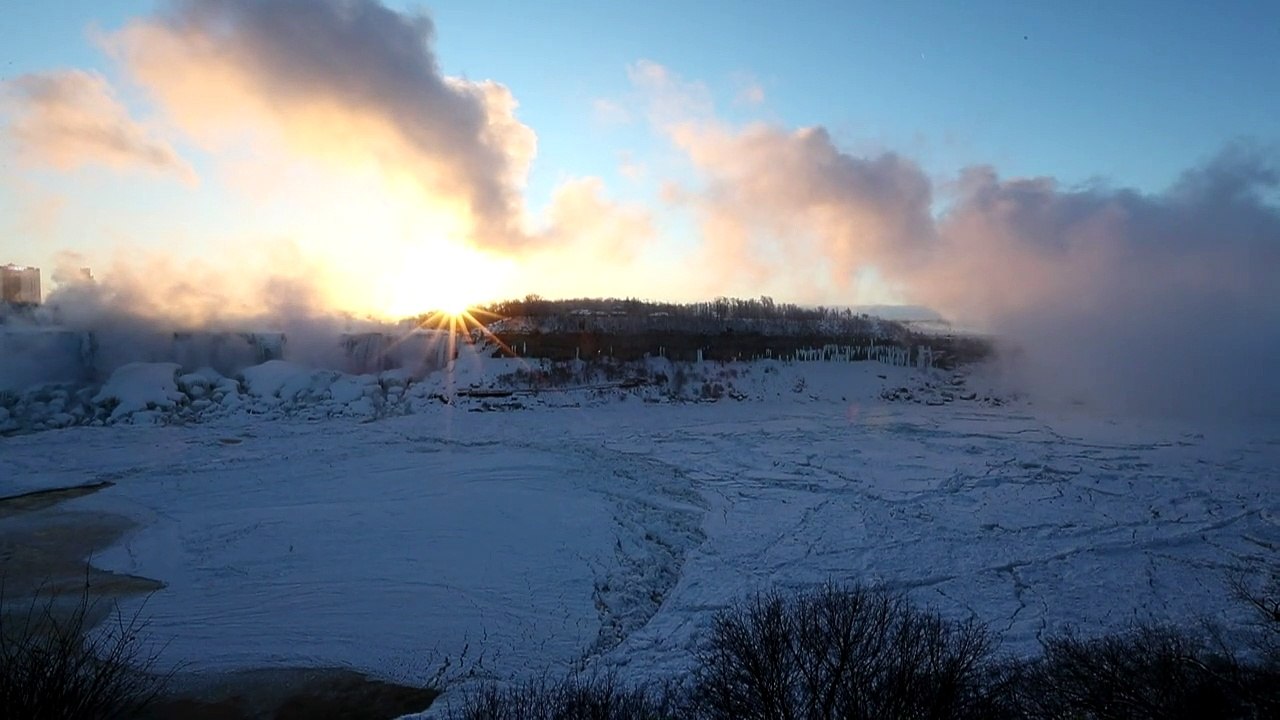 Arktische Kälte lässt Niagara-Fälle gefrieren