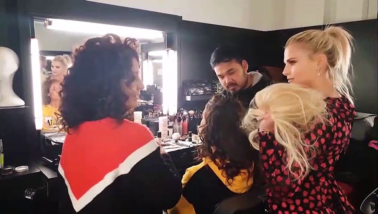 OFF TPMP : Kelly Vedovelli chanteuse, le problème de dent de Cyril Hanouna… (Exclu Vidéo)
