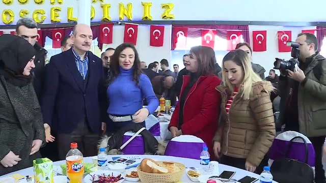 İçişleri Bakanı Soylu, kanaat önderleri ve STK temsilcileriyle bir araya geldi - HAKKARİ