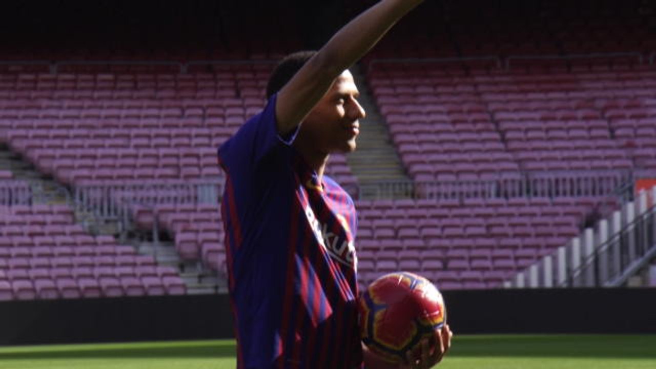 Barcelone - Todibo présenté au Camp Nou