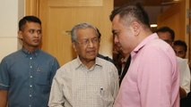 Dr Mahathir unfazed by Najib's popularity on social media