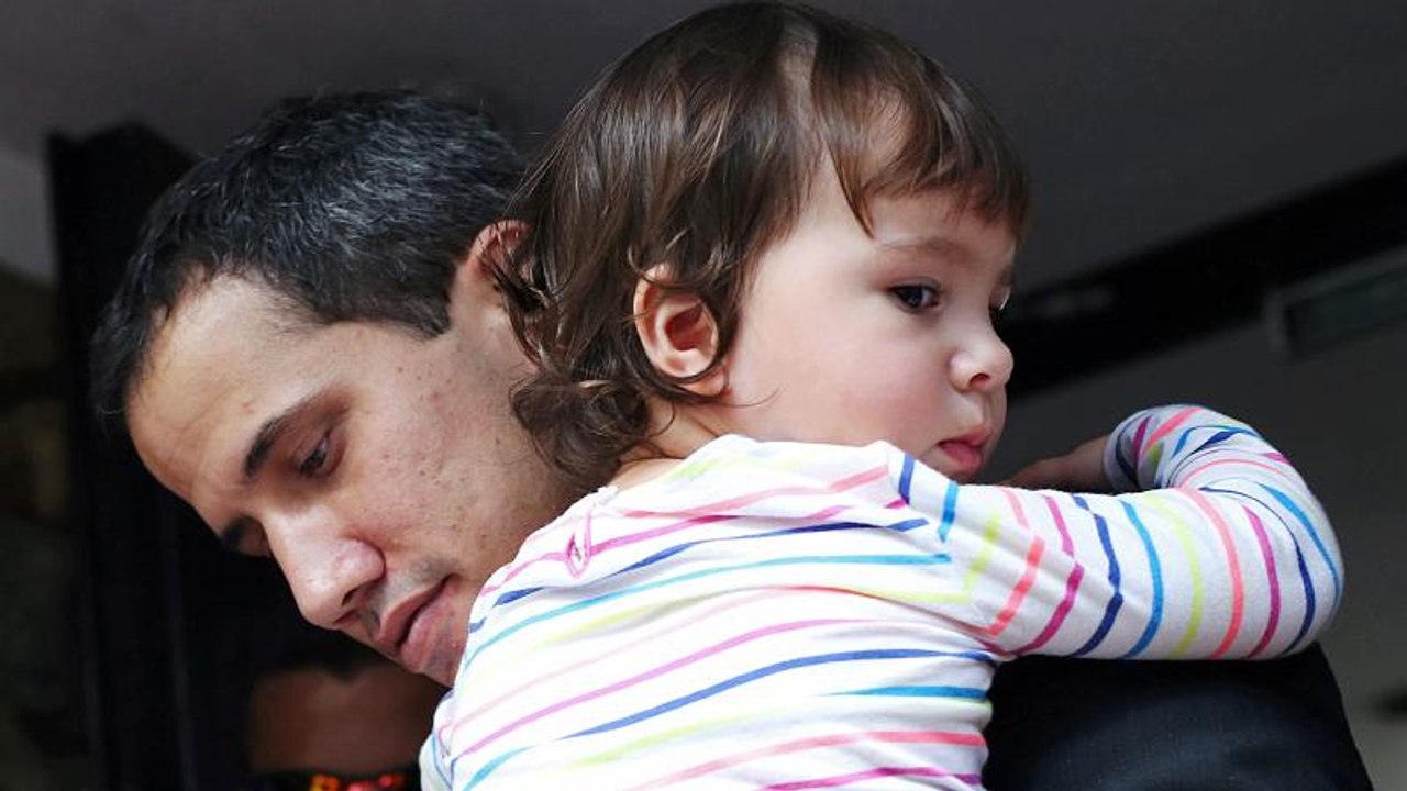 Guaidós Familie von Spezialeinheit besucht