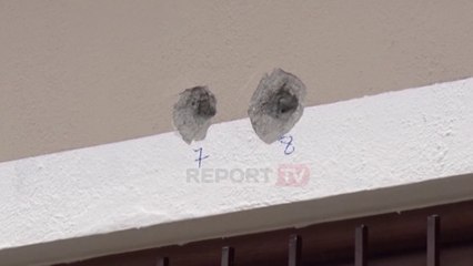 Report TV - Lezhë, breshëri kallashnikovi mbi godinën e njësisë administrative të Blinishtit