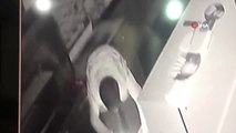 İş Yeri Hırsızları Güvenlik Kamerasına Yakalandı