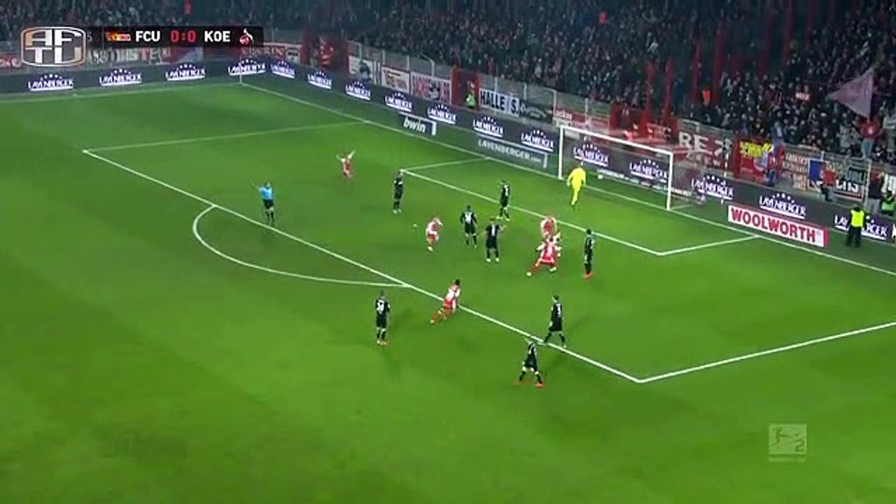 VÍDEO: Da 2ª Liga Alemã chega um pontapé de bicicleta logo aos 25 segundos