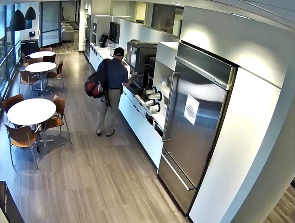 Malhonnête, il jette des glaçons et simule une chute pour toucher l'assurance