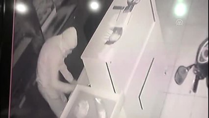 Bozuk Para Hırsızlığı Güvenlik Kamerasında
